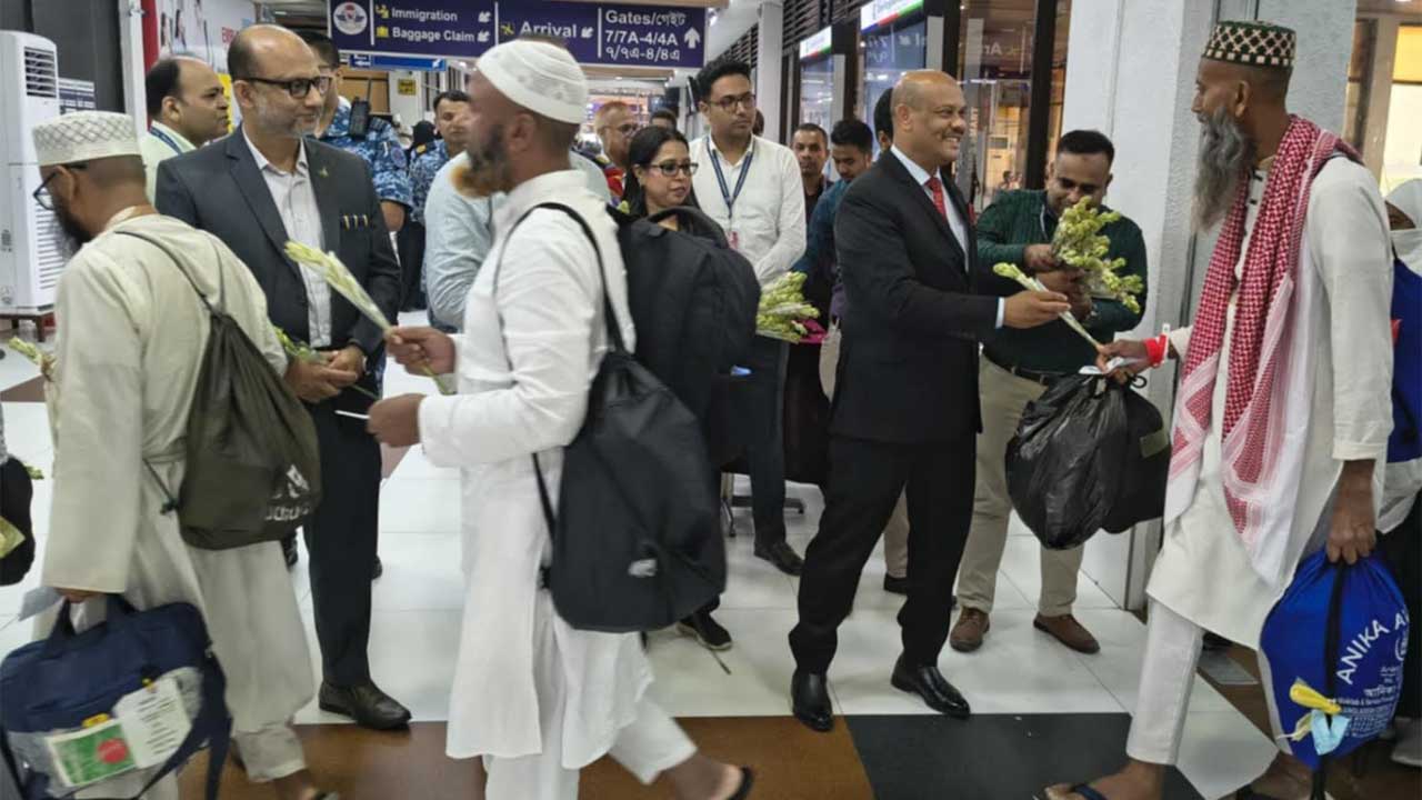 দেশে ফিরেছেন ৫১৬১৫ জন হাজি